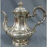 Barock Kaffeekanne aus der Zeit. 18. Jahrhundert. Silber 13 Lot. 24 cm hoch. 580 Gramm