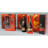 8 Flaschen Remy Martin V.S.O.P. 0,70 L. 40% vol. 7 Orginalkartons mit 9 Gläsern. 8 bottles Remy