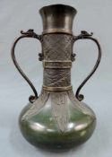 Vase China. Bronze. Marke "Da Ming Xuan de Nian Zhi". 24 cm hoch. Vase China. Bronze. Brand "Da Ming