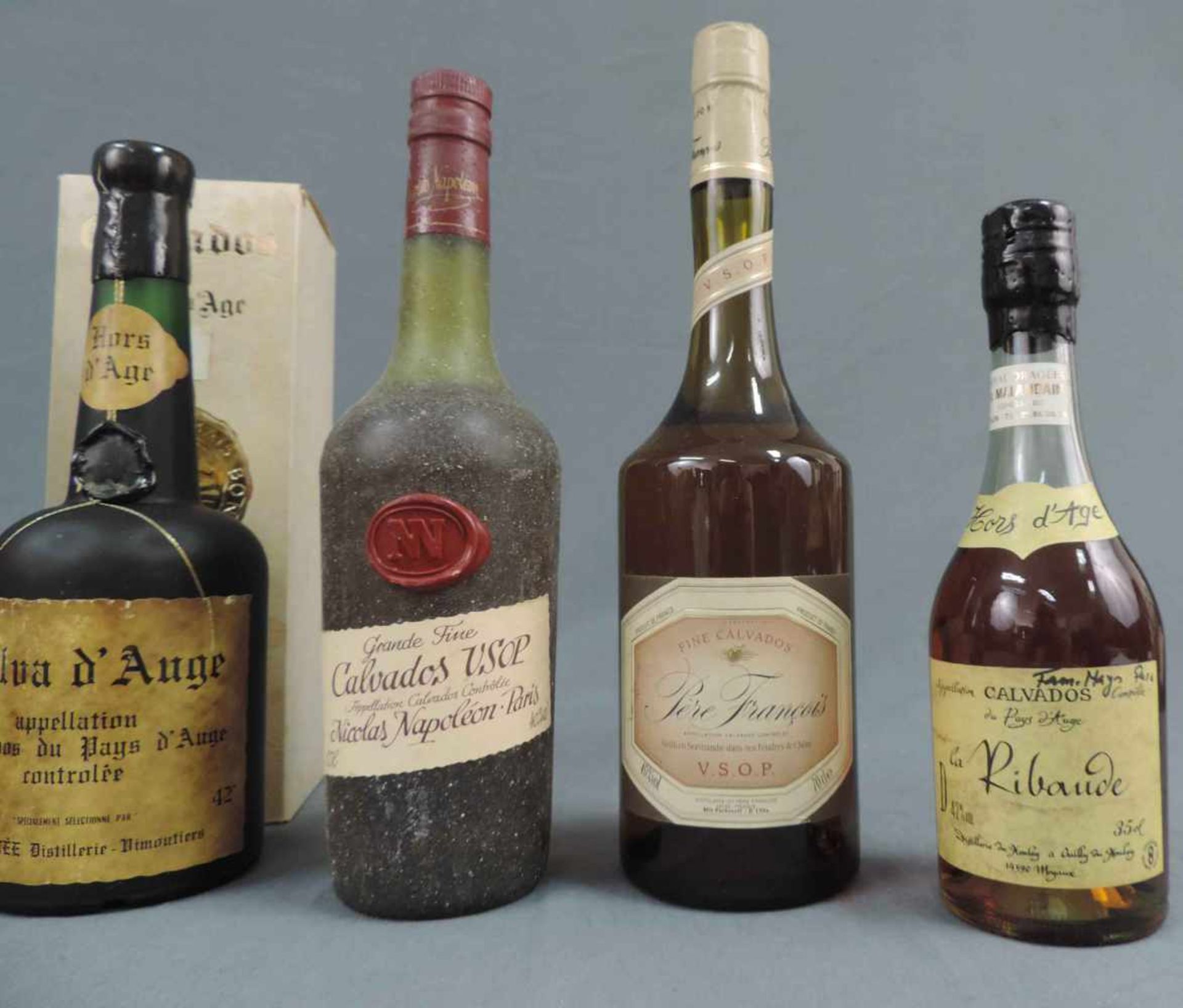 6 ganze und eine halbe Flasche Calvados, teils "Age inconnu" und hors d'Age. 6 whole and a half - Bild 2 aus 7