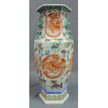 Vase mit Drachen - Phönix - Motiven, China. 44 cm hoch. Vase with Dragon - Phoenix - Designs, China.