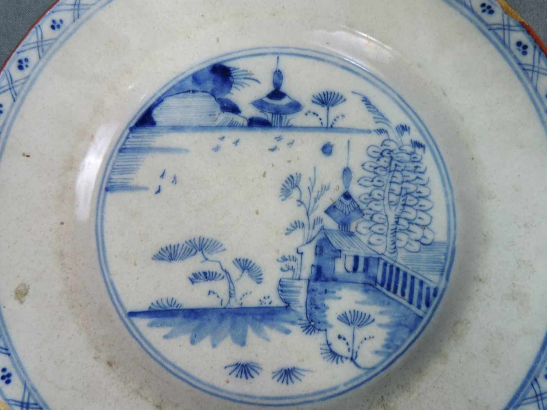 Teller Keramik mit Porzellanglasur. Teich. China 18. Jahrhundert. 23,5 cm Durchmesser. Plate ceramic - Image 4 of 5