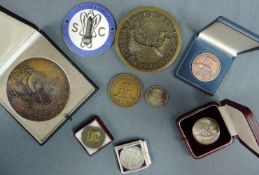 9 Medaillen / Plaketten. Messing, Bronze und Silber. 9 medals / plaques. Brass, bronze and silver.