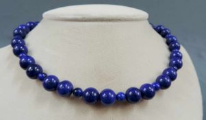 Kette Lapis Lazuli. Schließe Gold 585. Perlendurchmesser 6 mm und 10 mm. 57 Gramm. Chain Lapis