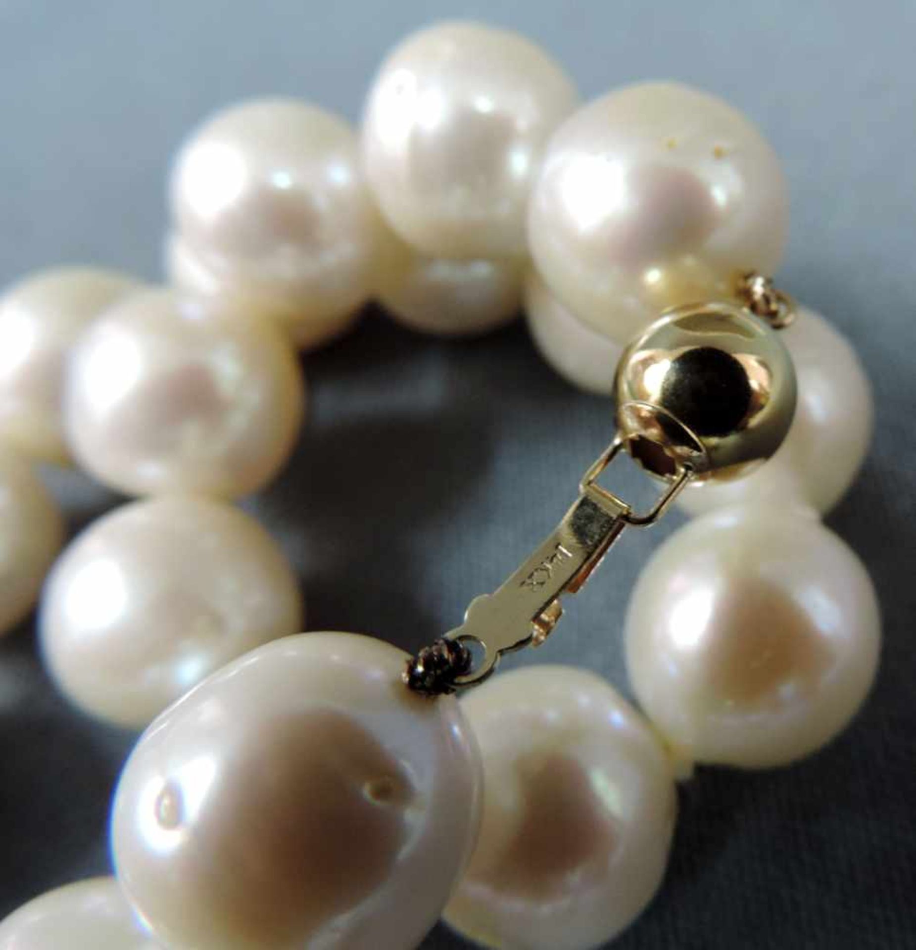 Zuchtperlenkette. Schließe Gold 14 Karat. Perlen bis 13 mm Durchmesser. Pearl necklace. Clasp Gold - Bild 3 aus 3