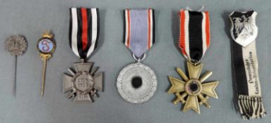 Orden, Abzeichen. 1. und 2. Weltkrieg. Auch Luftschutzehrenzeichen 1938, Ehrenkreuz für Frontkämpfer
