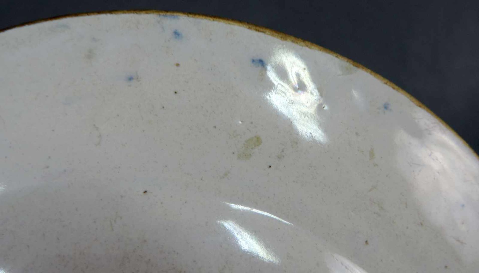 Teller Keramik mit Porzellanglasur. Teich. China 18. Jahrhundert. 23,5 cm Durchmesser. Plate ceramic - Image 3 of 5