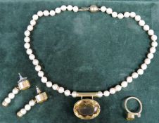 Collier, Ohrstecker und Ring Gold 585, Perlen, Citrine und Brillante. Juwelierarbeit. 64,9 Gramm