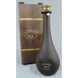 Otard X.O., Congnac. Eine ganze Flasche um 1960. Holzkiste. Otard X.O., Congnac. A whole bottle