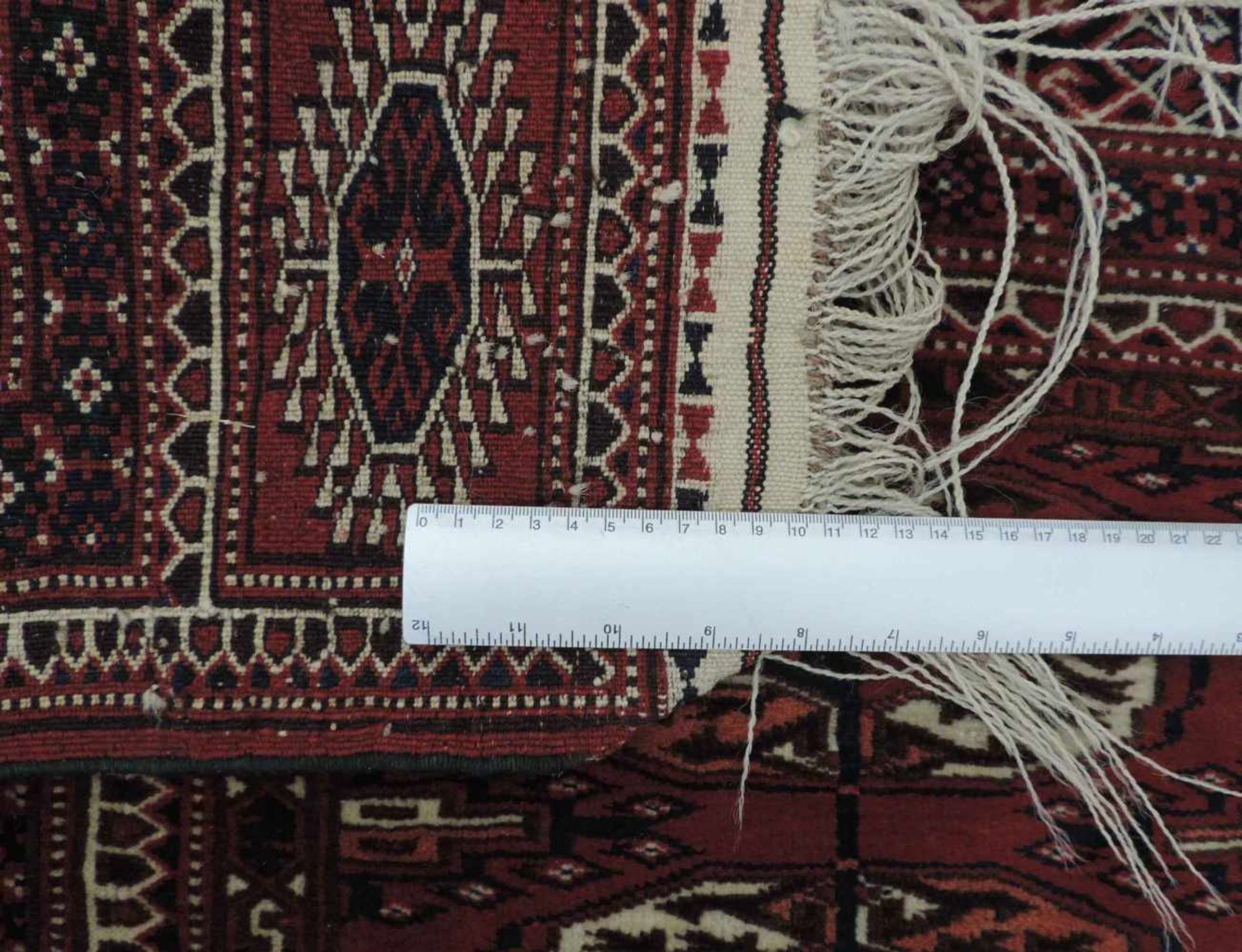 Turkoman Stammesteppich. Iran, alt um 1940. 134 cm x 96 cm. Handgeknüpft. Wolle auf Wolle. - Bild 9 aus 9