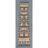 Sumba Ikat Textil. Indonesien. Wohl Wickeltuck für einen Jungen. Alt. 186 cm x 44 cm. Handgewebte