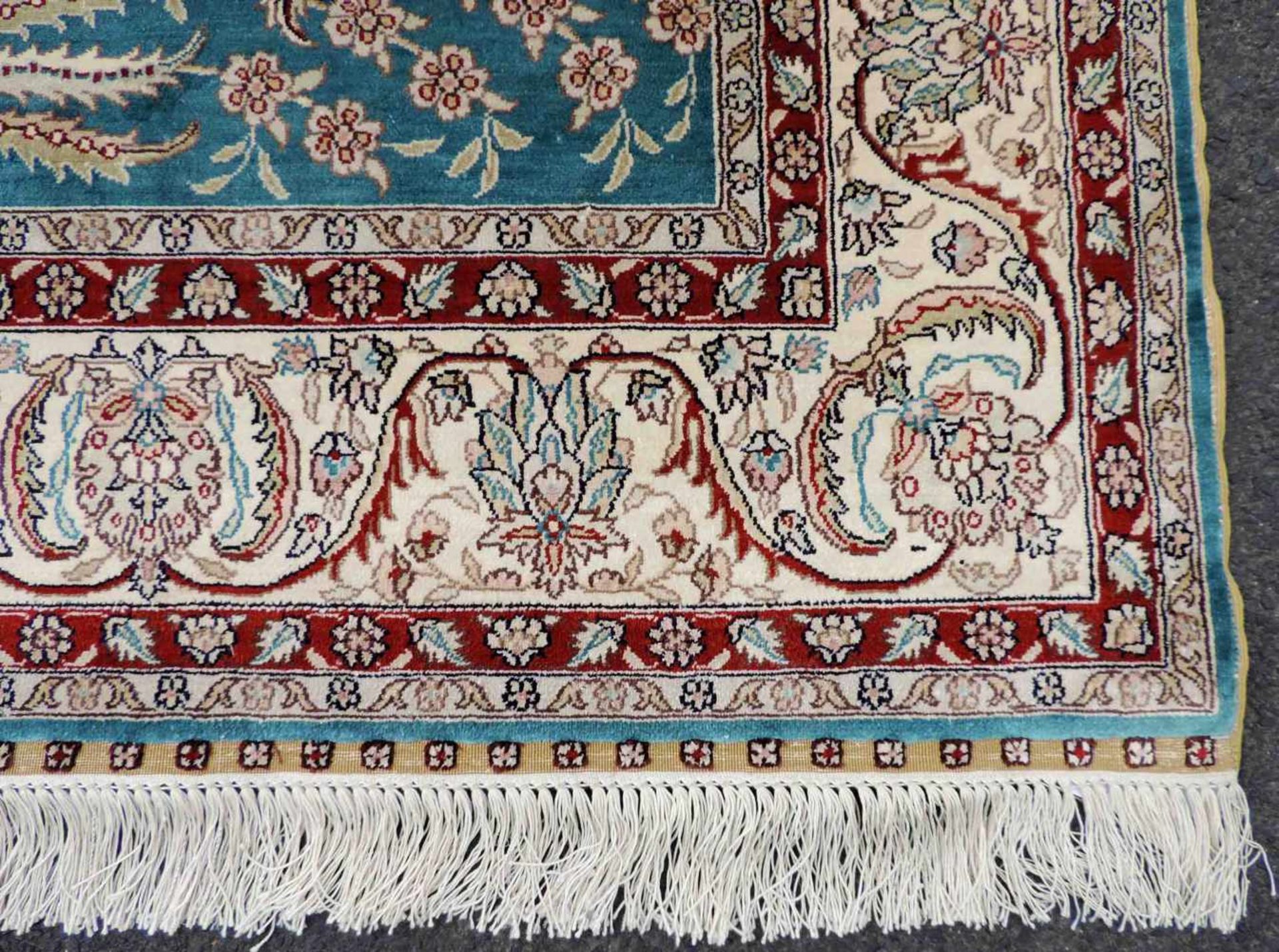 Gebetsteppich, Seide auf Seide. Sehr feine Knüpfung. 183 cm x 124 cm. Handgeknüpft. Kayseri - - Bild 3 aus 9
