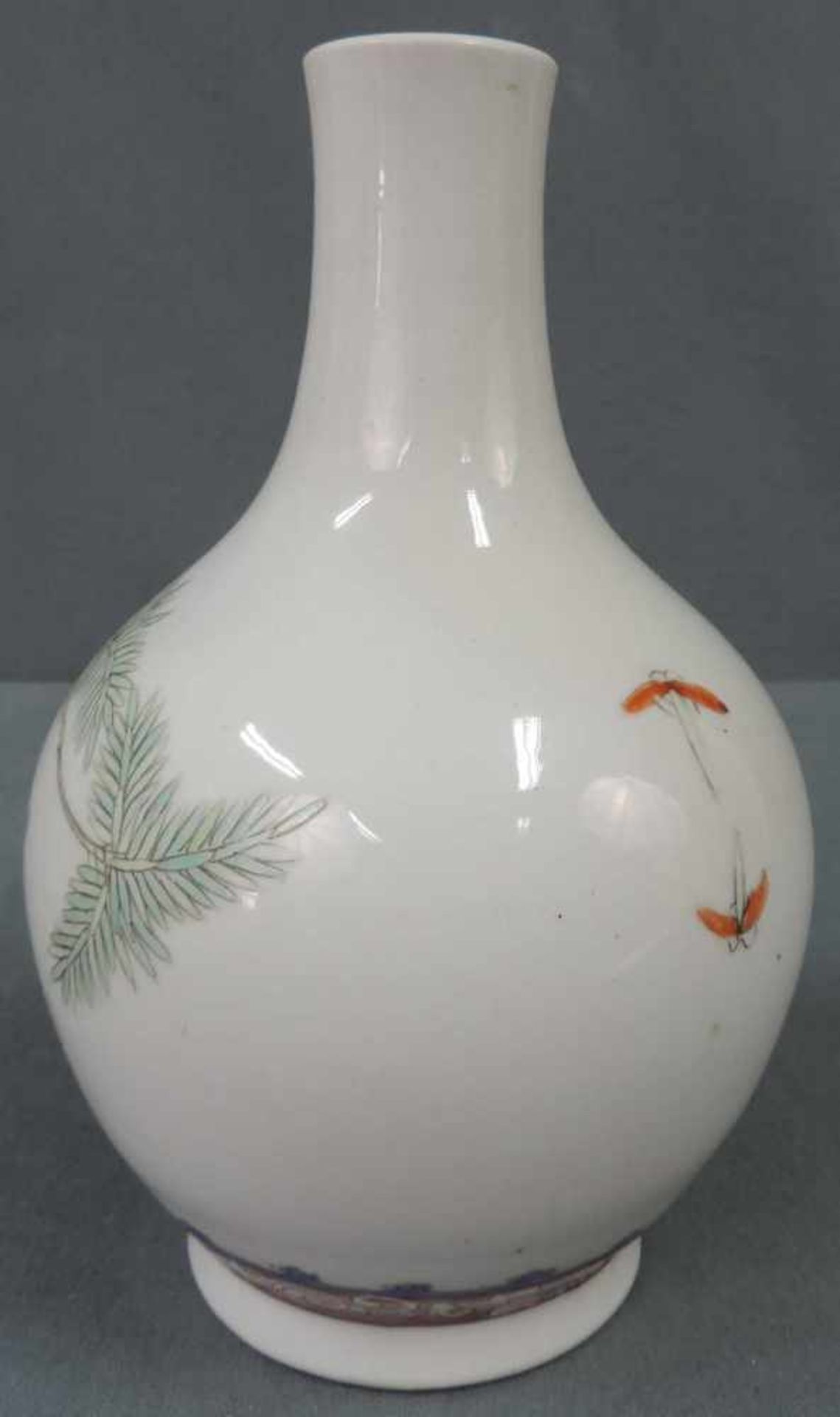 Vase China, alt, 4 - Zeichen Marken. "Hong Xian Nian Zhi". 20 cm hoch. Porzellan. Emaillebemalung. - Bild 3 aus 6