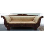 Biedermeier Sofa, 19. Jahrhundert. Wohl Nußbaumfurnier mit Bronze d'oré Aplikationen. 87 cm x 218 cm