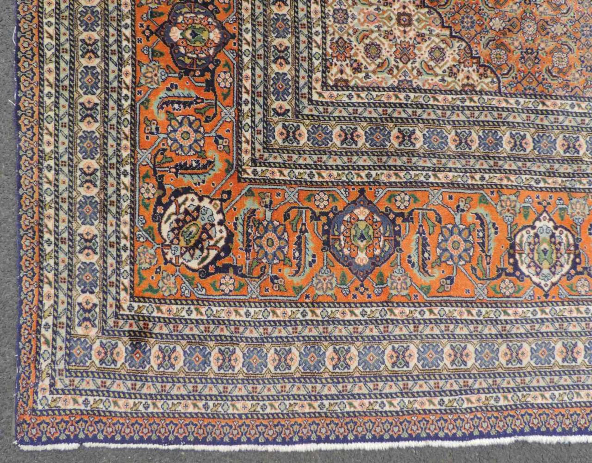 Täbriz Mahi Perserteppich. Iran. Sehr feine Knüpfung. 400 cm x 317 cm. Handgeknüpft. Korkwolle auf - Bild 2 aus 9