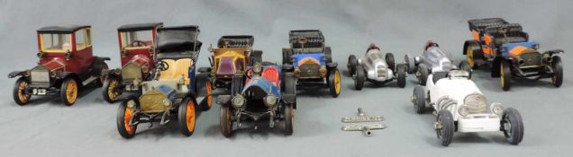 10 Schuco Modellautos. 2 Mal Schuco Ford 1227 2 Mal Schuco Mercedes 1229 1 Mal Schuco Opel 1228 1