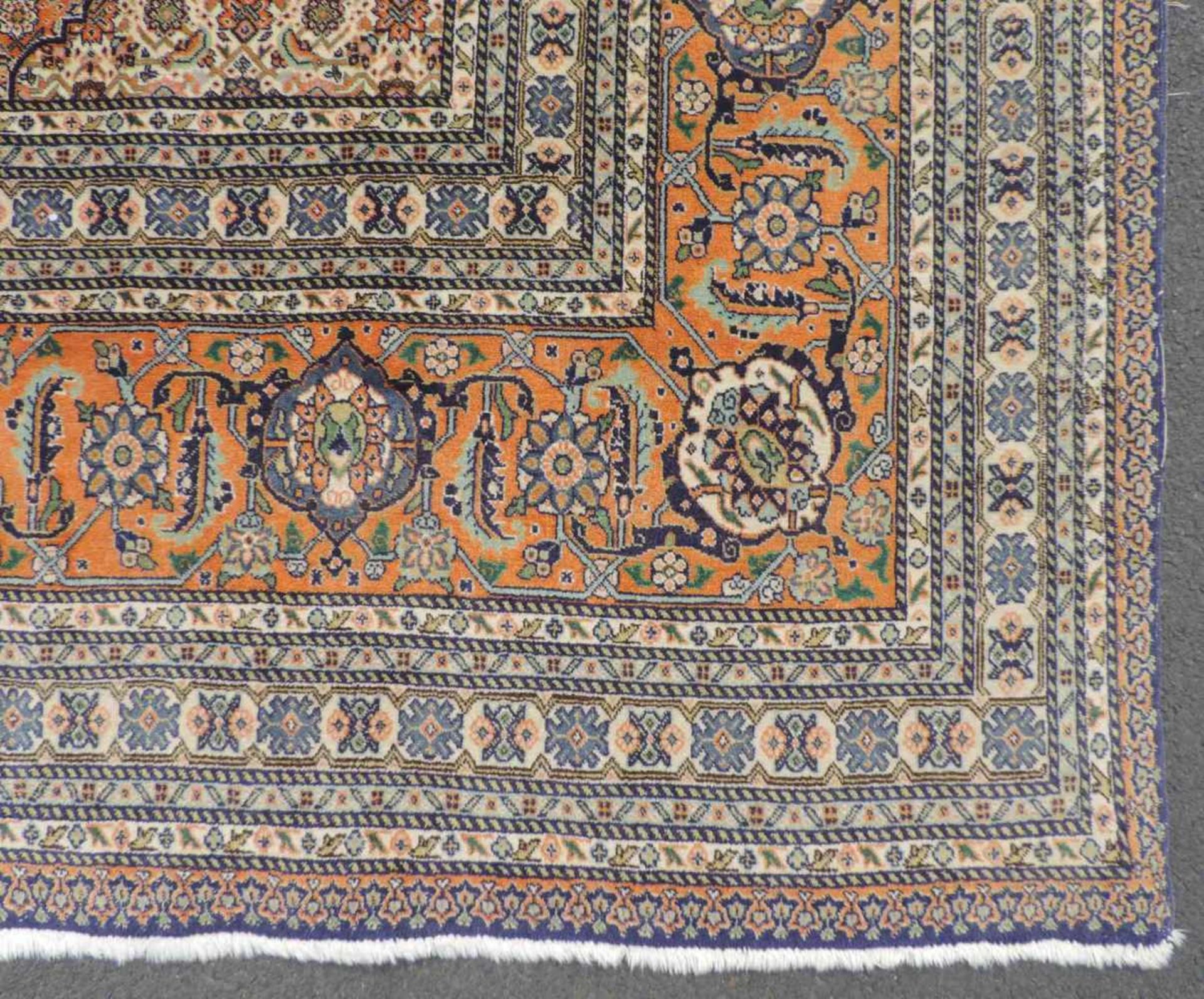Täbriz Mahi Perserteppich. Iran. Sehr feine Knüpfung. 400 cm x 317 cm. Handgeknüpft. Korkwolle auf - Bild 3 aus 9