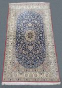 Nain 6-La Perserteppich. Iran. Selten feine Knüpfung. 272 cm x 154 cm. Handgeknüpft. Korkwolle mit