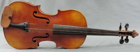 Geige, Violine. Wohl um 1900, Vogtland. 60 cm. Innen Reparaturzettel "Repariert 1938, C.A.