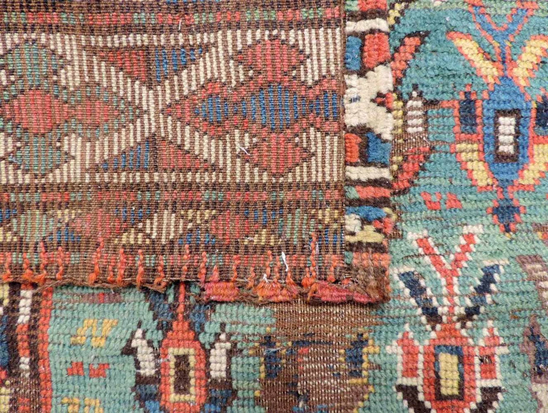 Gendje Teppichfragment. Kaukasus, antik frühes 19. Jahrhundert. 208 cm x 112 cm. Handgeknüpft. Wolle - Bild 3 aus 11