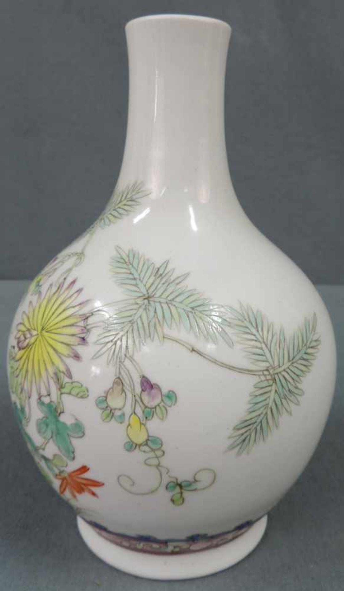 Vase China, alt, 4 - Zeichen Marken. "Hong Xian Nian Zhi". 20 cm hoch. Porzellan. Emaillebemalung. - Bild 4 aus 6