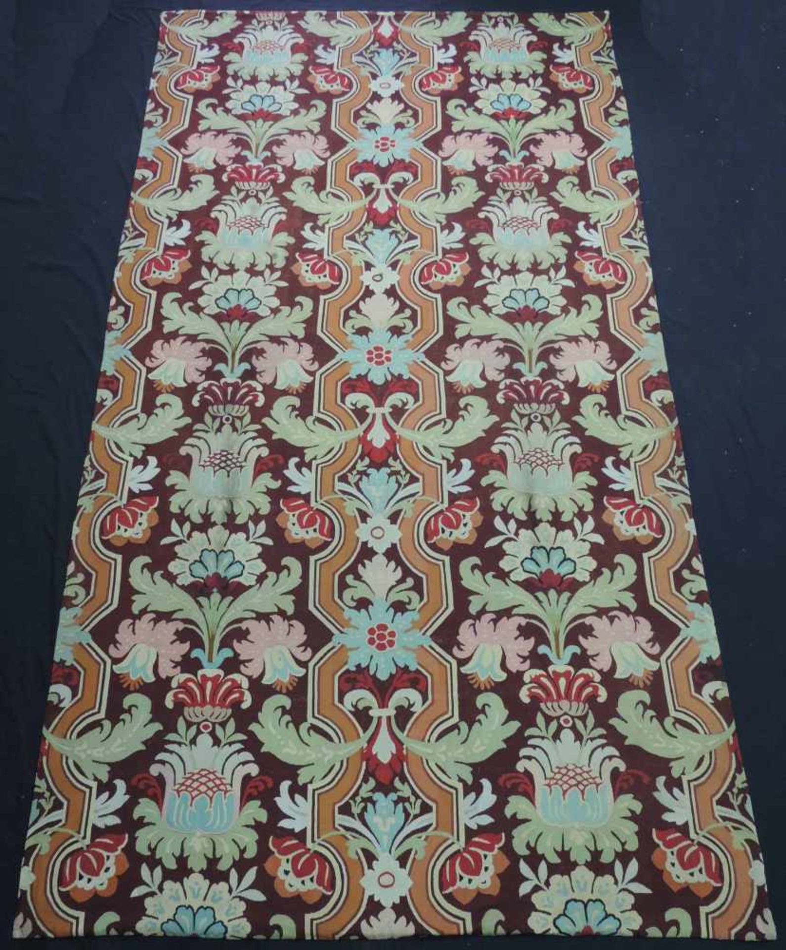 Aubusson Teppich. Frankreich, antik um 1870. 366 cm x 195 cm. Handgewebt. Wolle auf Wolle.