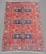 Kasak Kaukasus Dorfteppich. Antik, um 1910. 245 cm x 176 cm. Handgeknüpft. Wolle auf Wolle. Kazak