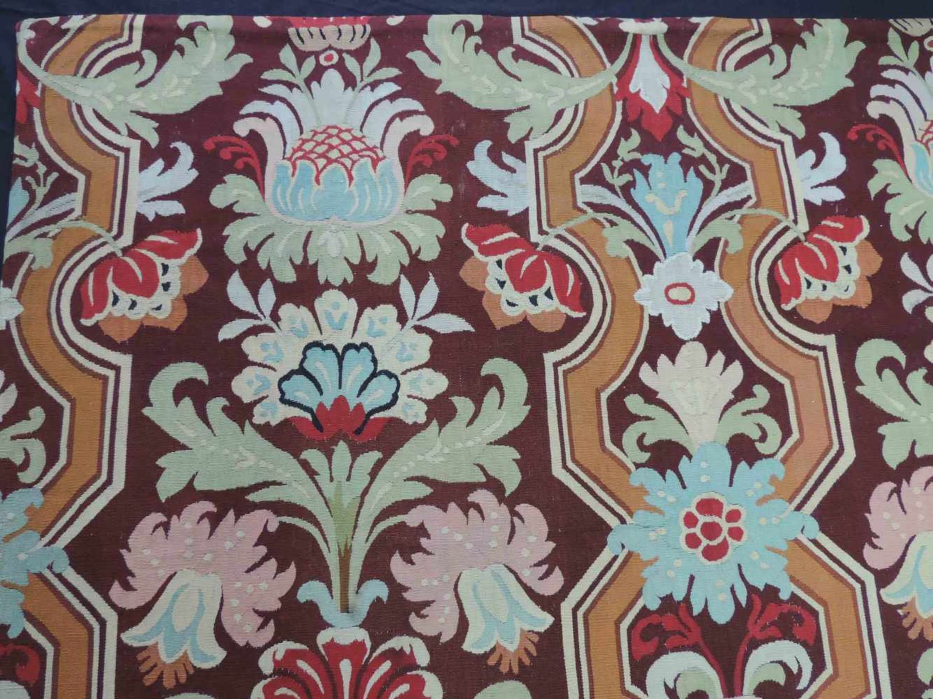 Aubusson Teppich. Frankreich, antik um 1870. 366 cm x 195 cm. Handgewebt. Wolle auf Wolle. - Bild 6 aus 9