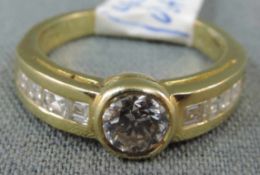 Ring Gold 18 Karat mit Diamanten von insgesamt 1,15 Karat. 5,1 Gramm Gesamtgewicht. Ringgröße 54.