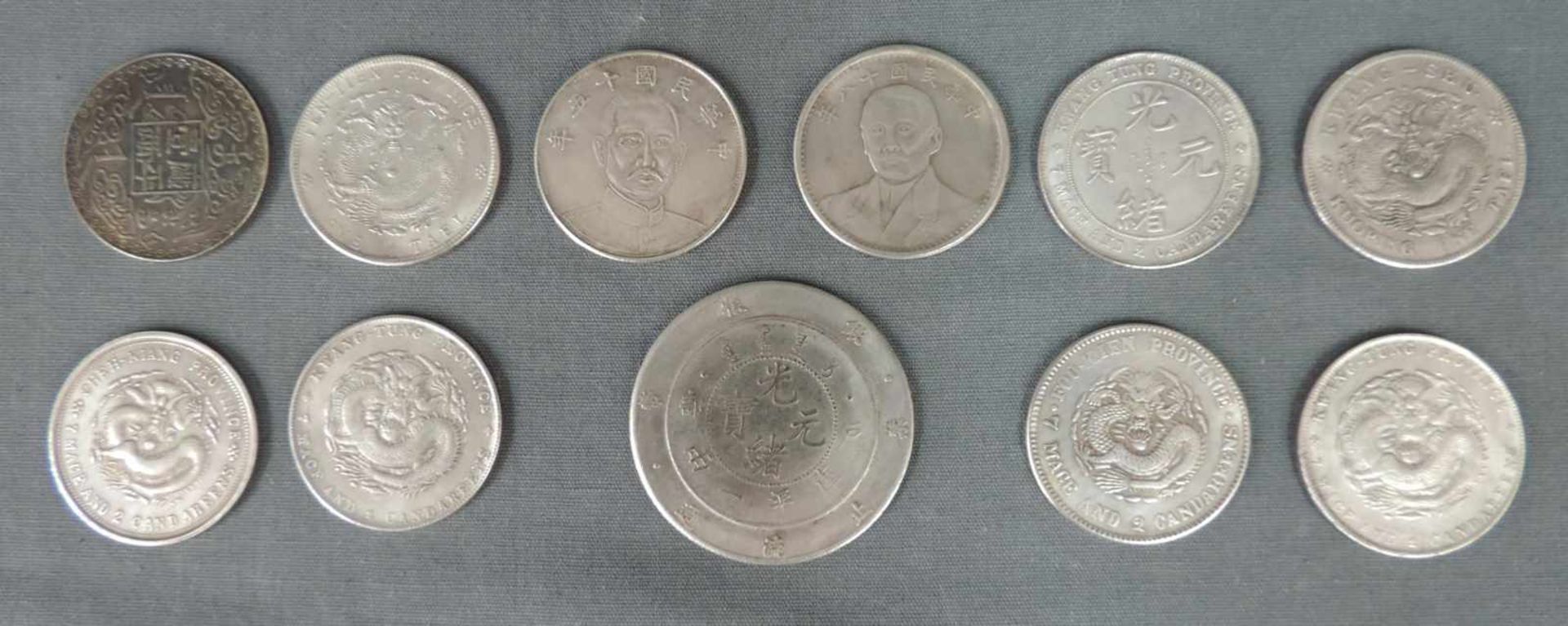 11 Münzen oder Medaillen wohl China. Nachprägungen? 221 Gramm. 12 coins China? 221 Gram.