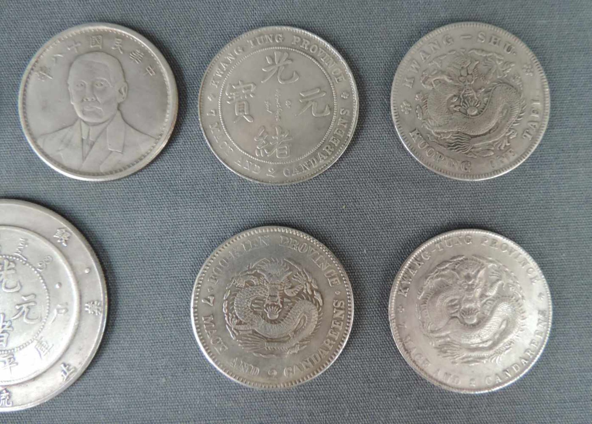 11 Münzen oder Medaillen wohl China. Nachprägungen? 221 Gramm. 12 coins China? 221 Gram. - Bild 4 aus 5