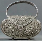 Handgearbeitete Tasche aus Silber. China. Für den Export. 481 gramm. 17 cm lang. Handmade silver