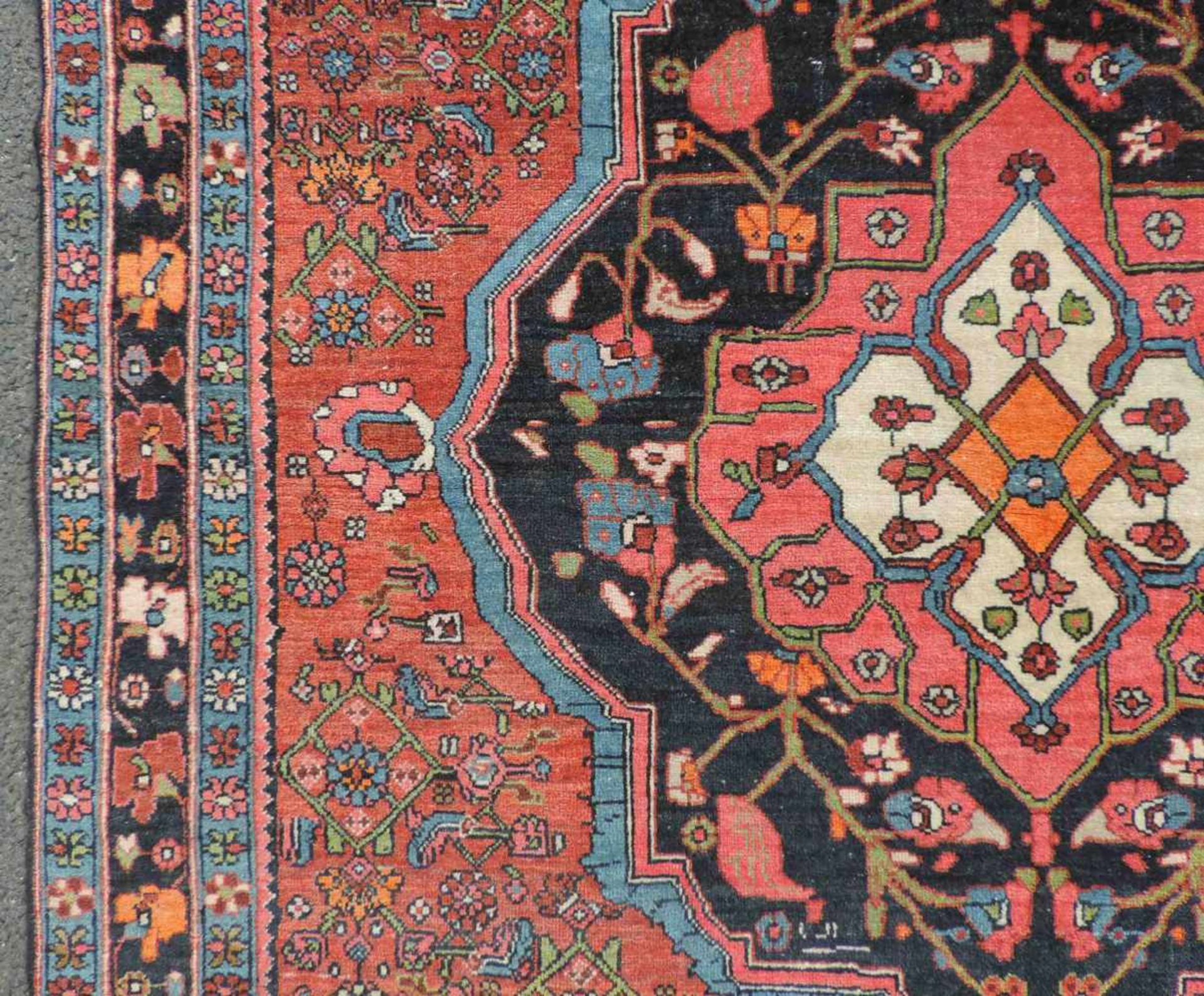 Bidjar Perserteppich. Iran, alt um 1930. Feine Knüpfung. 164 cm x 112 cm. Handgeknüpft. Wolle auf - Bild 4 aus 9