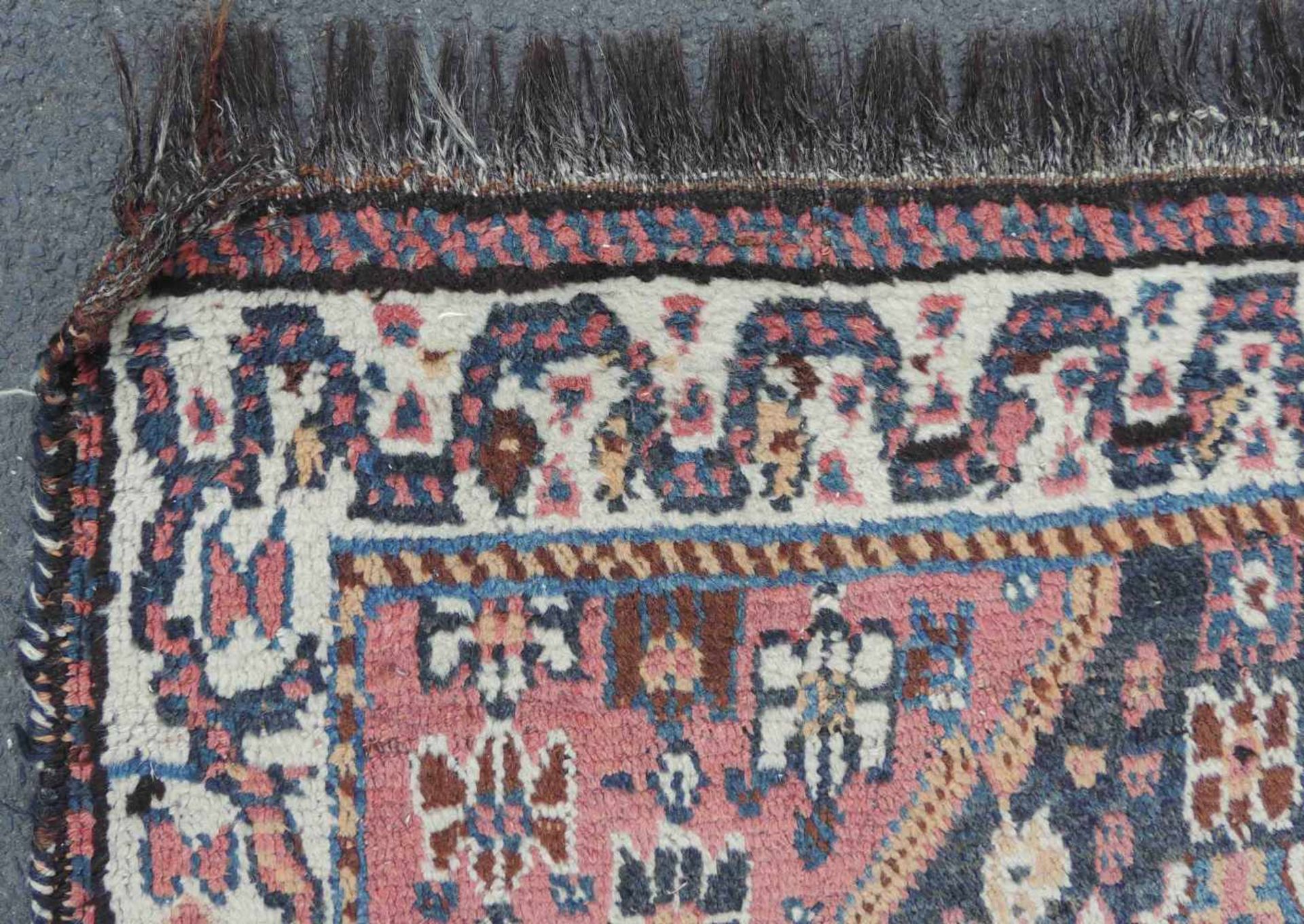 Schiraz Stammesteppich. Iran, alt um 1930. 190 cm x 102 cm. Handgeknüpft. Wolle auf Wolle. Shiraz - Bild 6 aus 9