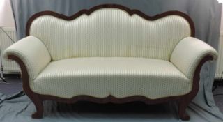 Sofa, Biedermeier, um 1850. 106 cm x 200 cm x 72,5 cm. Wohl Nussbaum furniert. Sofa, Biedermeier,