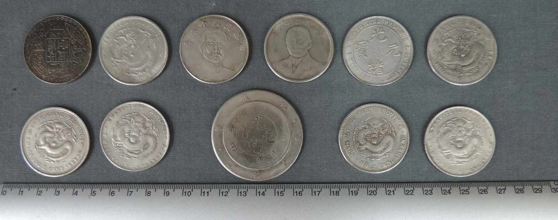 11 Münzen oder Medaillen wohl China. Nachprägungen? 221 Gramm. 12 coins China? 221 Gram. - Bild 5 aus 5