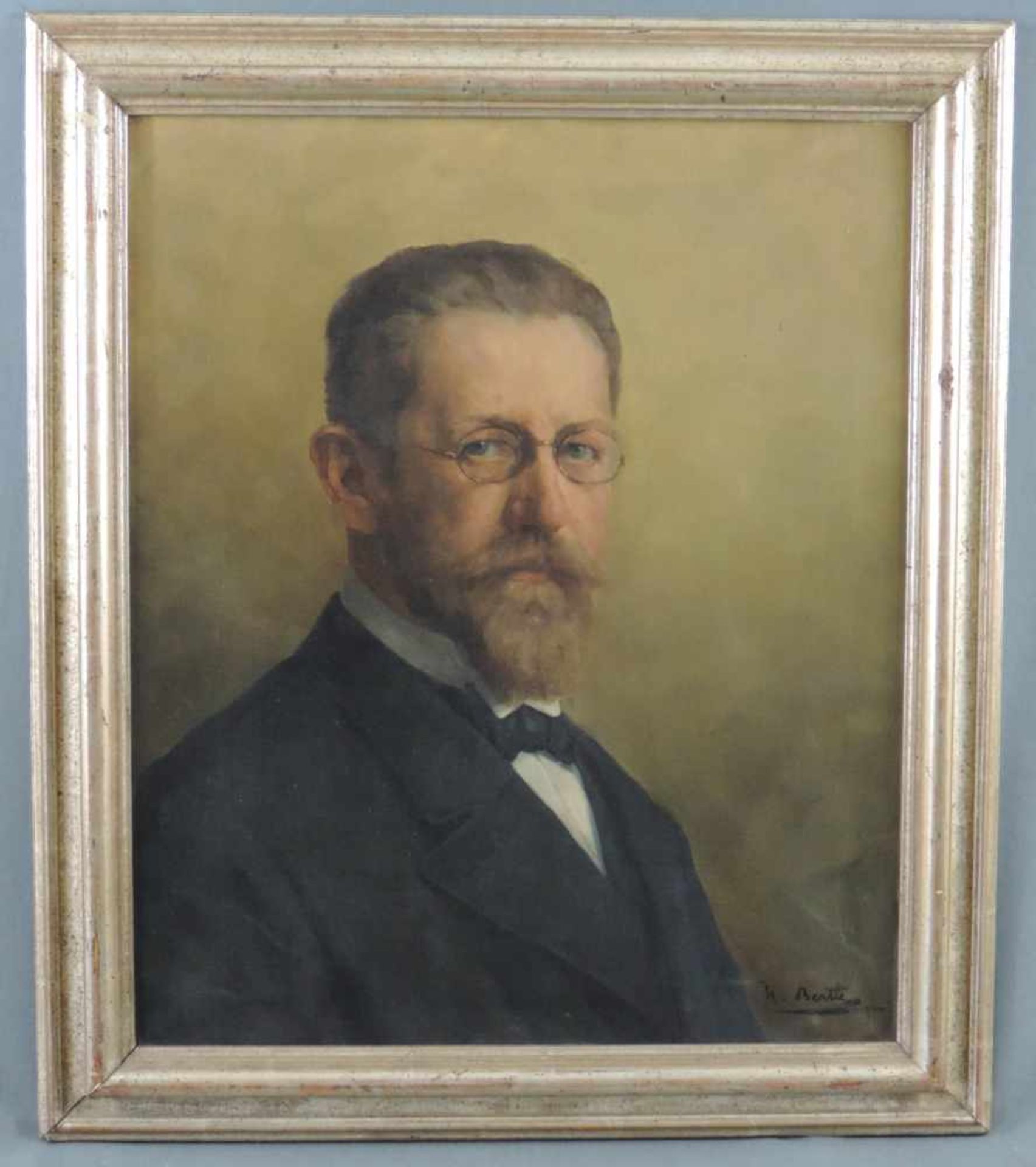 UNDEUTLICH SIGNIERT (XIX). Portrait eines Herren. 61 cm x 50,5 cm. Gemälde. Öl auf Leinwand. Unten - Bild 2 aus 5