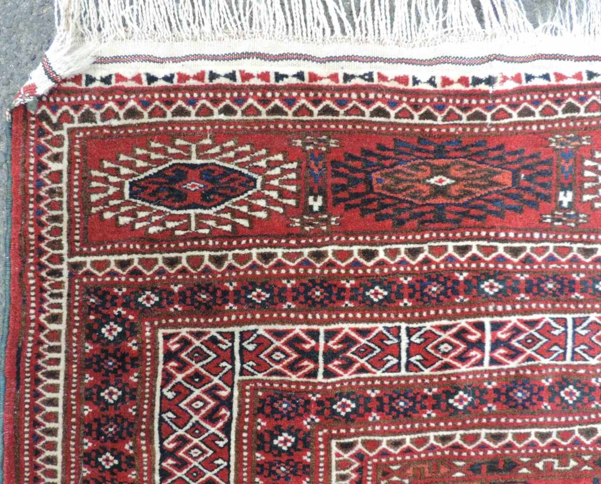 Turkoman Stammesteppich. Iran, alt um 1940. 134 cm x 96 cm. Handgeknüpft. Wolle auf Wolle. - Bild 6 aus 9