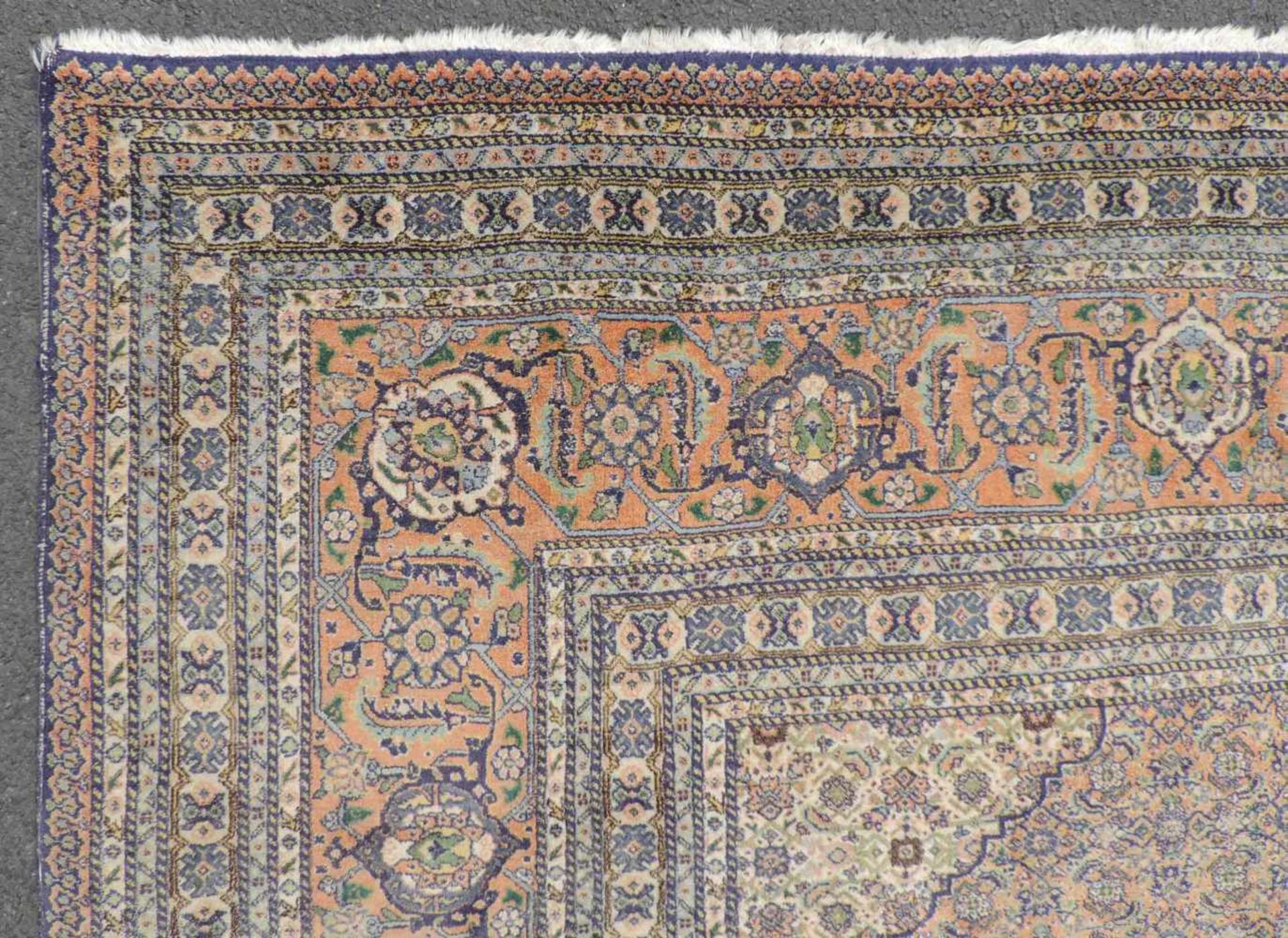 Täbriz Mahi Perserteppich. Iran. Sehr feine Knüpfung. 400 cm x 317 cm. Handgeknüpft. Korkwolle auf - Bild 6 aus 9