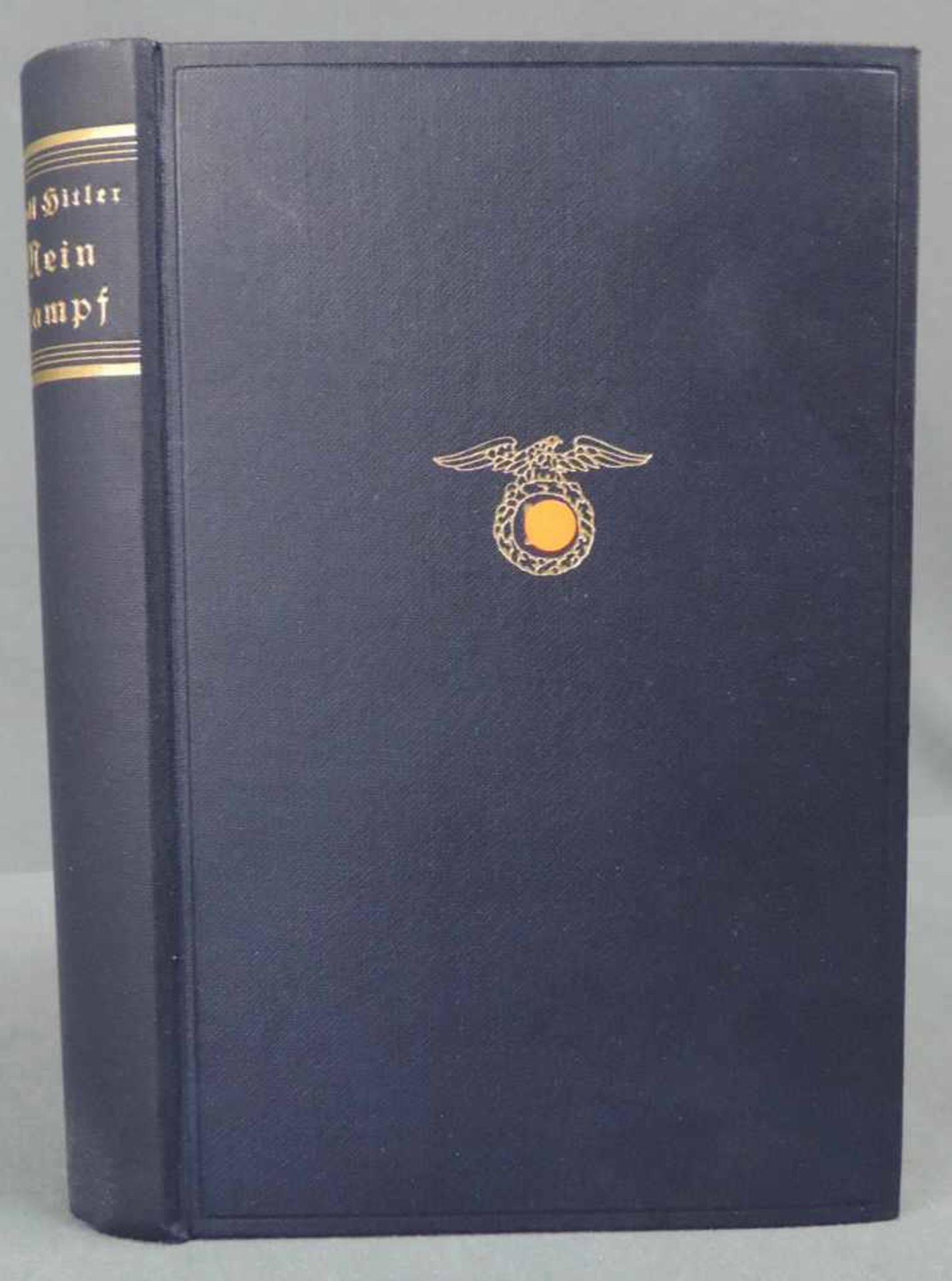 Hitler, Mein Kampf, 1939, 405. - 409. Auflage. Wird ausschließlich zu Forschungszwecken versteigert.