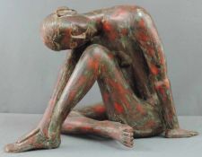 Sitzender Frauenakt, Indien. Skulptur. 46 cm x 67 cm x 39 cm. Hartholz geschnitzt. Seated female