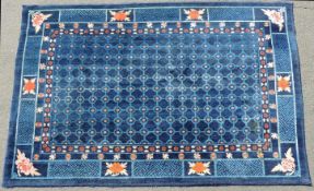 Pau Tou Teppich. China, antik, um 1900. 170 cm x 255 cm. Handgeknüpft, Wolle auf Baumwolle. Enden