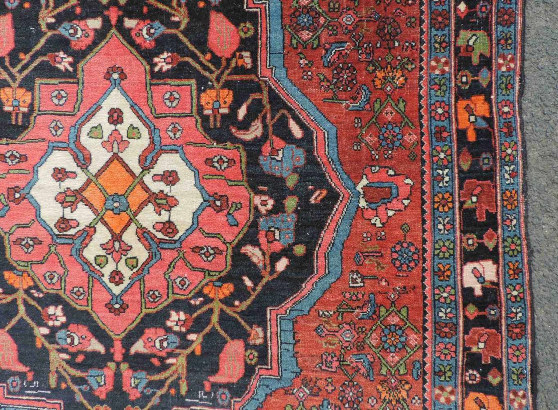 Bidjar Perserteppich. Iran, alt um 1930. Feine Knüpfung. 164 cm x 112 cm. Handgeknüpft. Wolle auf - Bild 5 aus 9