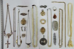 25 Teile Schmuck, auch Silber, versilbert, vergoldet, Art Deco. 25 pieces of jewelery, also