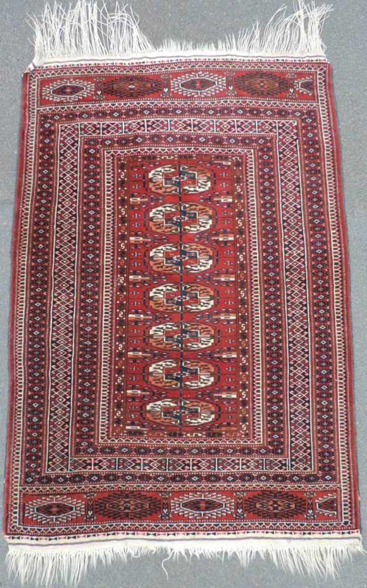 Turkoman Stammesteppich. Iran, alt um 1940. 134 cm x 96 cm. Handgeknüpft. Wolle auf Wolle.