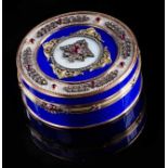 Prachtvolle Deckeldose im Stile der Arbeiten von Carl Faberge. Gold "56" mit blauem und weißen