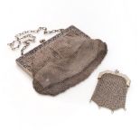 BAG IN SILVER, BEGINNINGS 19TH CENTURY to sweater, with shaped zipper. Complete of chain and