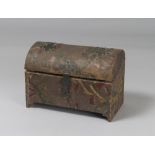 LEATHER OF CORDOBA BOX, EARLY 18TH CENTURY with decorums to leaves and points. Finishes in iron.