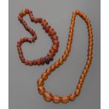 LOTTERY OF TWO ANCIENT NECKLACES IN AMBER, 19TH CENTURY Maximum length cm. 56. LOTTO DI DUE