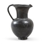 OINOCHOE ETRUSCA, VII SECOLO B.C. in black bucchero polished to stick. I hem trilobato,